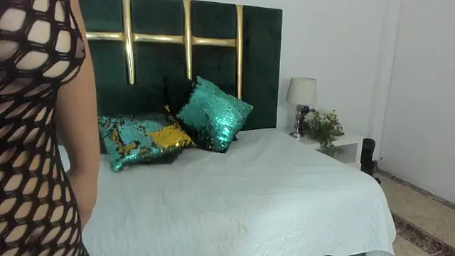 Snapshot of SeleniHot chatting on 10-29-25, 01:35 SeleniHot online show from 10-29-25, 01:35