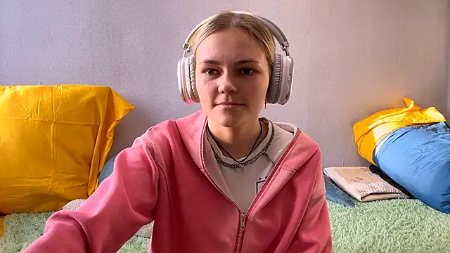 ChristineWest online show from 11-01-25, 08:27