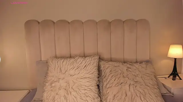 Melanie hillz online show from 03-25-26, 07:20