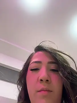 Hannahpradaa  online show from 01-10-26, 11:01