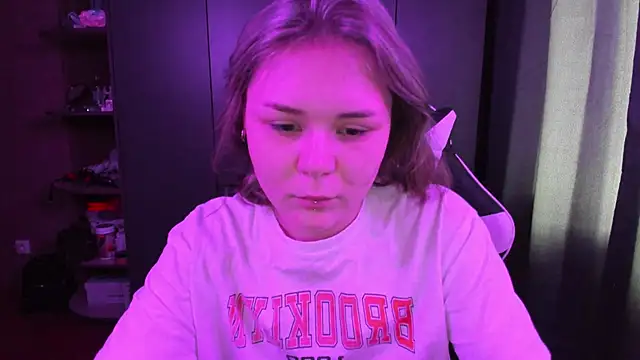 sophia lix online show from 11-10-25, 05:17