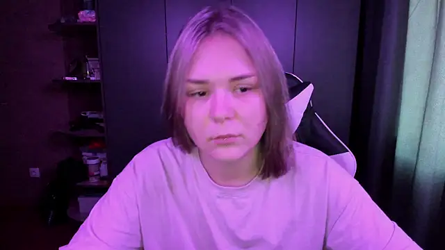 sophia lix online show from 11-17-25, 04:51