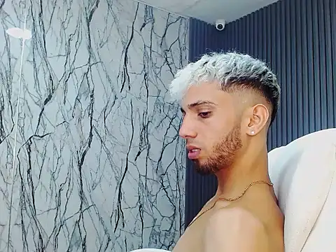 Snapshot of gregori_latin19 chatting on 10-31-25, 05:30 gregori latin19 online show from 10-31-25, 05:30