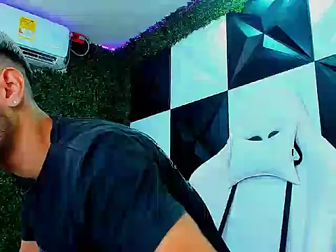 Snapshot of gregori_latin19 chatting on 10-31-25, 08:32 gregori latin19 online show from 10-31-25, 08:32