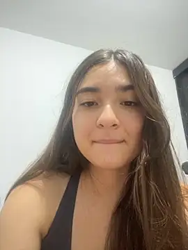 Snapshot of Valentina_ro chatting on 10-27-25, 03:43 Valentina ro online show from 10-27-25, 03:43