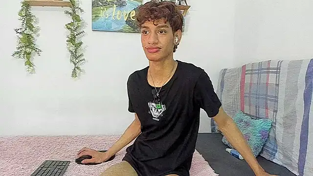 Snapshot of Augustvalen chatting on 11-03-25, 07:59 Augustvalen online show from 11-03-25, 07:59