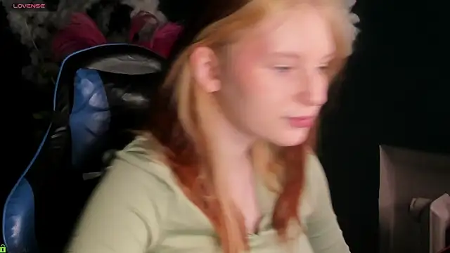 Snapshot of AngelWisee chatting on 06-20-26, 03:09 AngelWisee online show from 06-20-26, 03:09