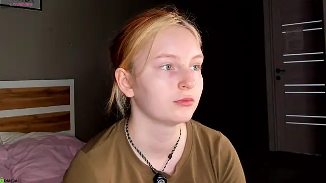 Snapshot of AngelWisee chatting on 07-10-26, 03:11 AngelWisee online show from 07-10-26, 03:11