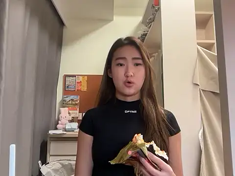 AlishaCheng online show from 12-20-25, 01:40