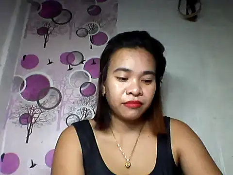 Snapshot of Honeyjean_30 chatting on 10-27-25, 02:43 Honeyjean 30 online show from 10-27-25, 02:43