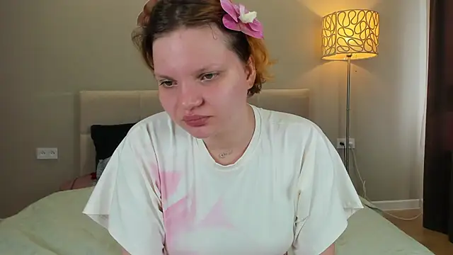 babyyullii online show from 06-12-26, 01:48