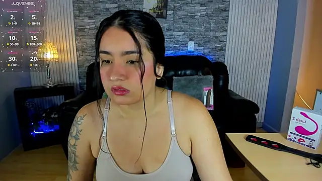 Amber Smitt19 online show from 12-17-25, 12:44