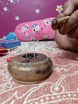 Snapshot of Laal_Parilove chatting on 11-01-25, 08:22 Laal Parilove online show from 11-01-25, 08:22