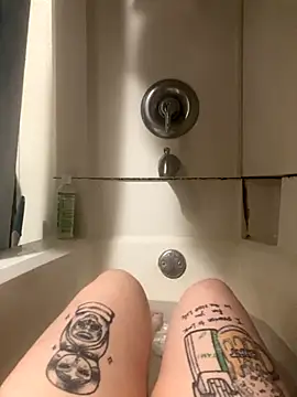 Snapshot of Fattysloth chatting on 10-31-25, 10:33 Fattysloth online show from 10-31-25, 10:33