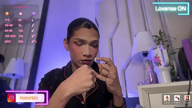Snapshot of FernandaFox_ chatting on 06-15-26, 02:03 FernandaFox online show from 06-15-26, 02:03