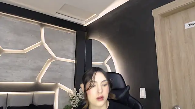 DakotaRussell  online show from 12-02-25, 11:04