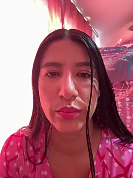 Snapshot of scarlethsb33 chatting on 11-04-25, 12:37 scarlethsb33 online show from 11-04-25, 12:37