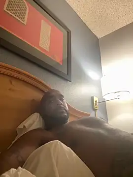 Snapshot of bigblackcock101 chatting on 10-30-25, 04:47 bigblackcock101 online show from 10-30-25, 04:47