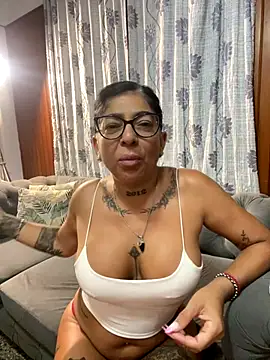 Snapshot of solmorochia chatting on 01-08-26, 02:14 solmorochia online show from 01-08-26, 02:14