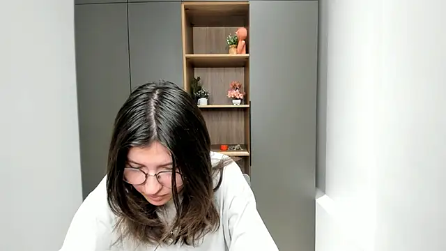 Snapshot of VickieChantos chatting on 10-29-25, 04:48 VickieChantos online show from 10-29-25, 04:48