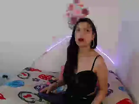 Snapshot of LIYXS chatting on 10-29-25, 02:19 LIYXS online show from 10-29-25, 02:19