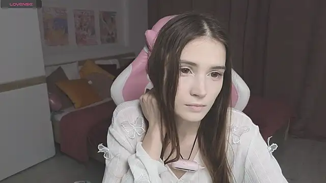 Hana Flo  online show from 11-17-25, 01:06