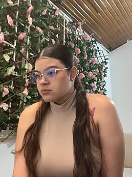 Snapshot of Tharafresneda_ chatting on 10-30-25, 12:06 Tharafresneda  online show from 10-30-25, 12:06