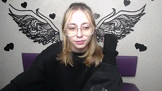 TracyLll online show from 12-01-25, 11:48