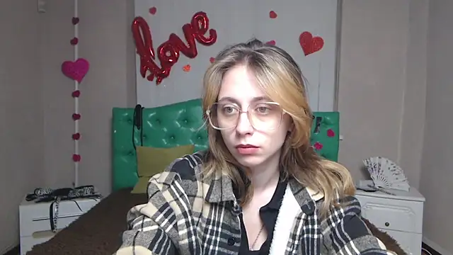 TracyLll online show from 02-01-26, 06:12