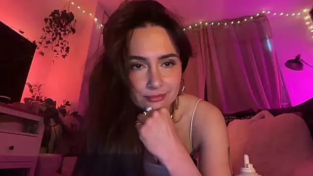 Snapshot of SpicyLunaaa chatting on 05-09-26, 01:27 SpicyLunaaa online show from 05-09-26, 01:27