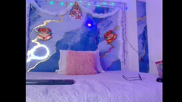 Girls from medellin online show from 12-17-25, 03:12