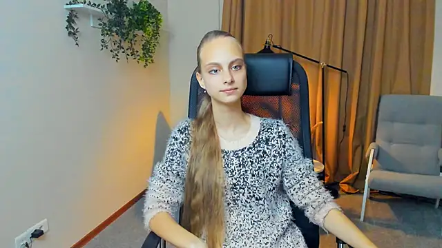 Snapshot of EmaBolins chatting on 10-29-25, 11:45 EmaBolins online show from 10-29-25, 11:45