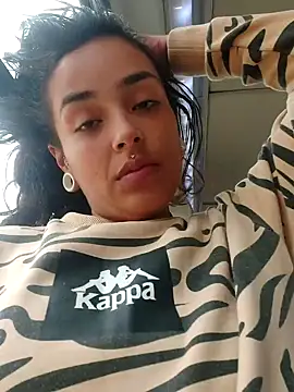 Snapshot of Moon_And_Sunn chatting on 10-29-25, 03:47 Moon And Sunn online show from 10-29-25, 03:47