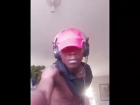 Snapshot of living_fantasy chatting on 10-29-25, 03:03 living fantasy online show from 10-29-25, 03:03