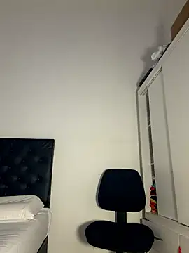 Romy-R-O online show from 01-13-26, 01:49