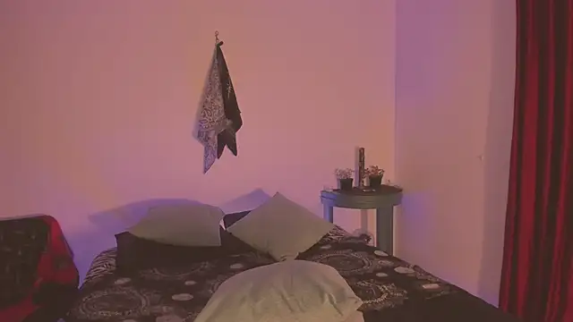 estmonnn online show from 12-18-25, 01:55