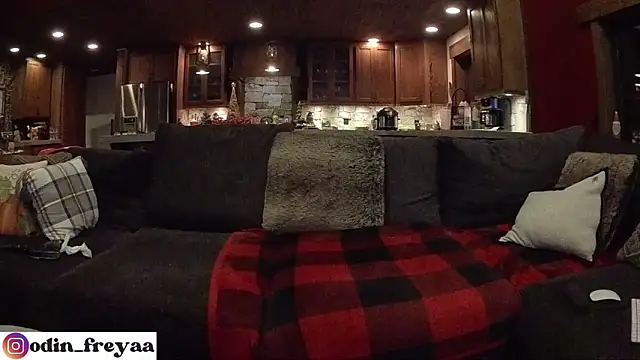 Snapshot of Odin_Freya chatting on 11-29-25, 02:25 Odin Freya online show from 11-29-25, 02:25