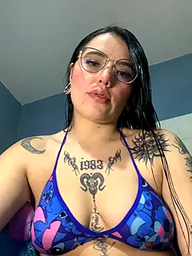 Snapshot of Naomip chatting on 10-29-25, 01:13 Naomip online show from 10-29-25, 01:13