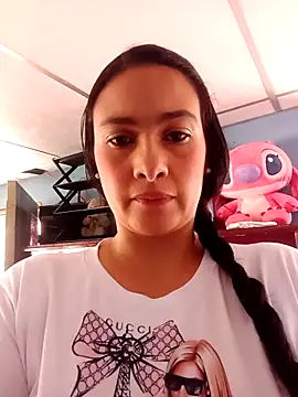 Isa-Giraldo online show from 11-17-25, 03:07