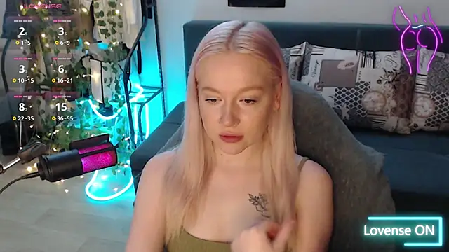 Snapshot of lisa_alen chatting on 11-17-25, 02:45 lisa alen online show from 11-17-25, 02:45