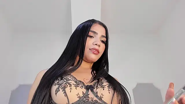 Snapshot of roxana_scott1 chatting on 04-25-26, 03:42 roxana scott1 online show from 04-25-26, 03:42