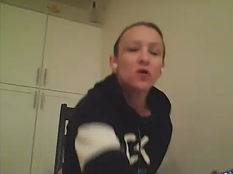 Karebearz1 online show from 04-06-26, 12:39