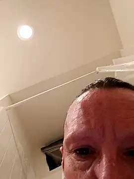 Karebearz1 online show from 04-25-26, 05:10