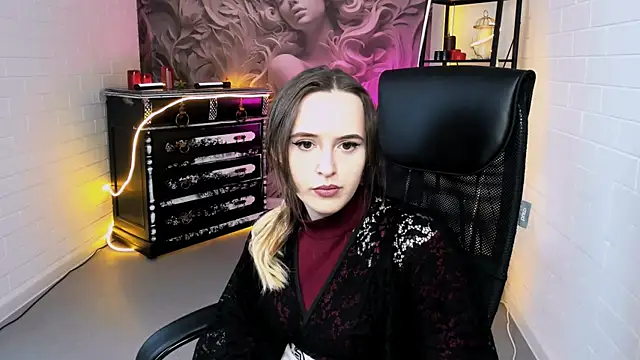 IreneBailey online show from 11-08-25, 09:09