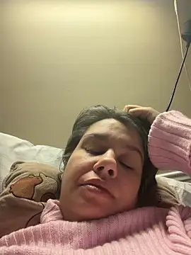 Carolineisback online show from 03-04-26, 05:08