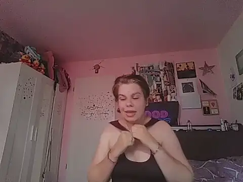 Carolineisback online show from 06-18-26, 03:27