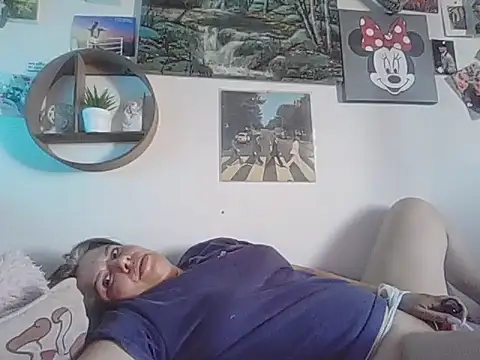 Carolineisback online show from 06-23-26, 03:10