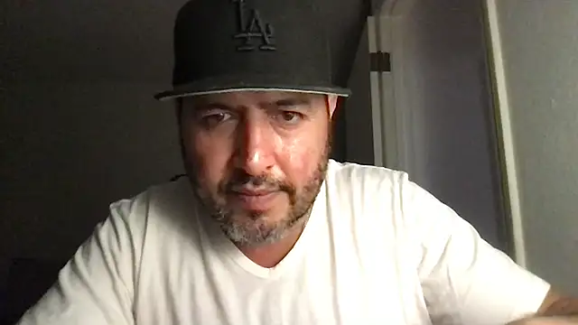 Snapshot of ezrah23 chatting on 11-13-25, 04:00 ezrah23 online show from 11-13-25, 04:00