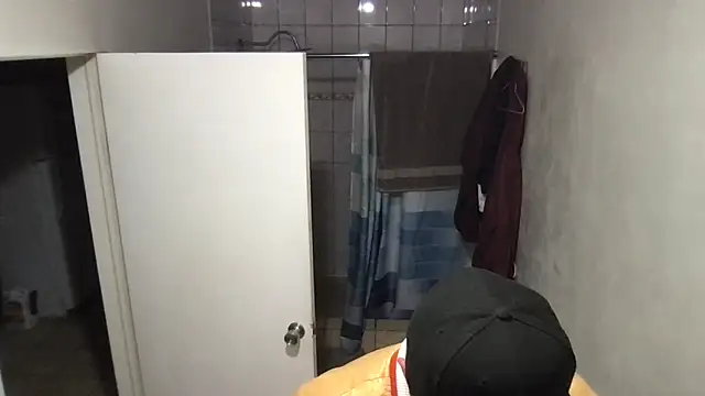 ezrah23 online show from 12-15-25, 06:39