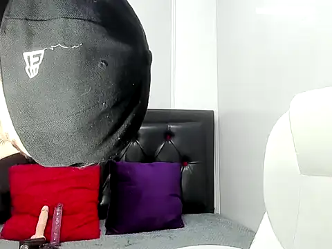 Snapshot of SubGirlRs chatting on 10-29-25, 04:53 SubGirlRs online show from 10-29-25, 04:53